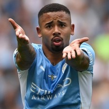 Gabriel Jesus reluta em aceitar oferta de emprego de Pep Guardiola